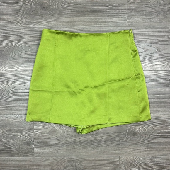 NWT Zara Satin Bright Green Skort Size L - Picture 1 of 5